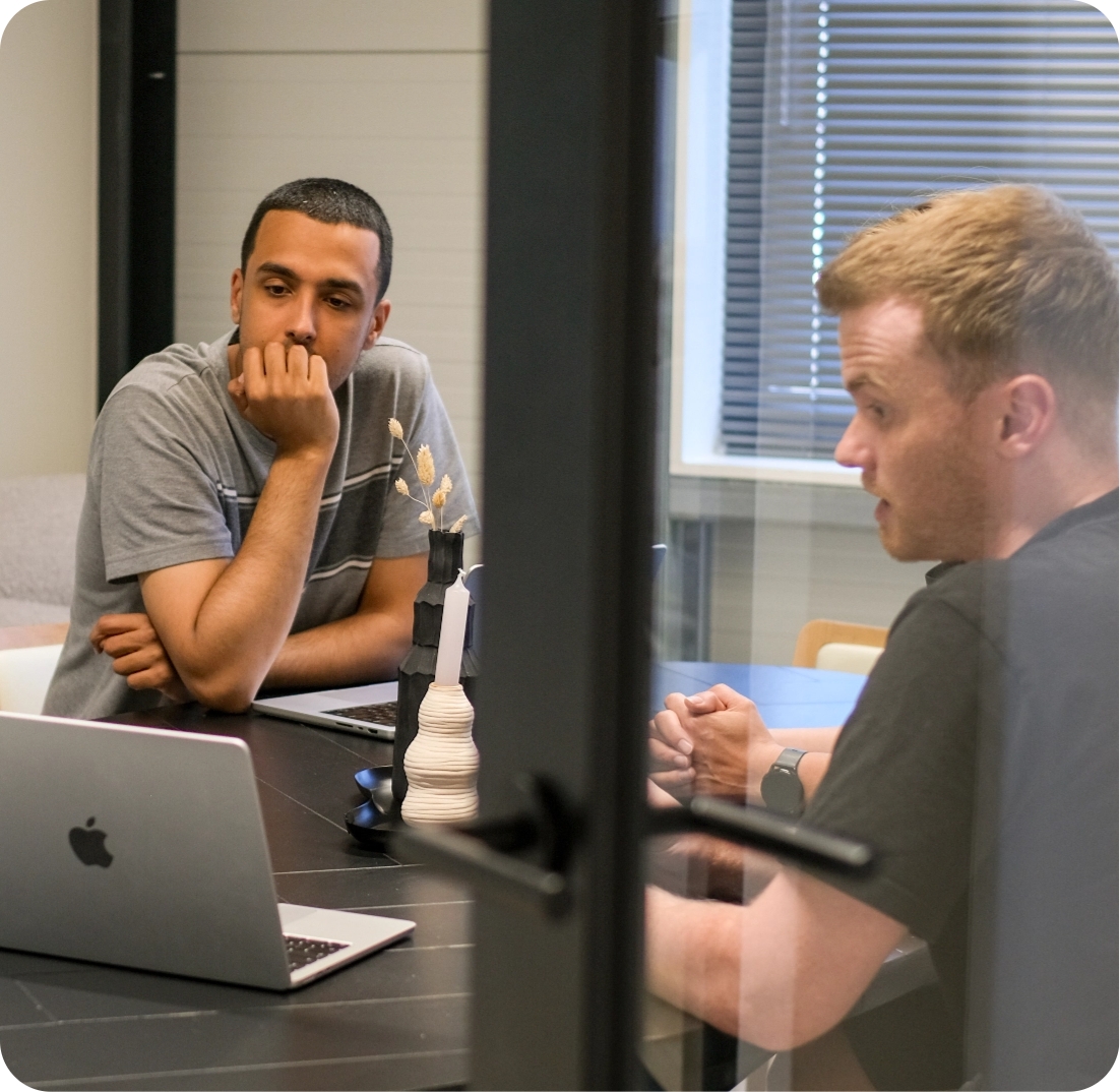 Nexxtmove team overleg, bedrijf voor slimme software voor makelaars